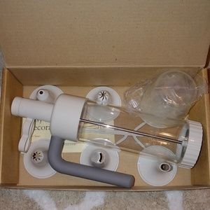 The Pampered Chef Easy Accent Decorator